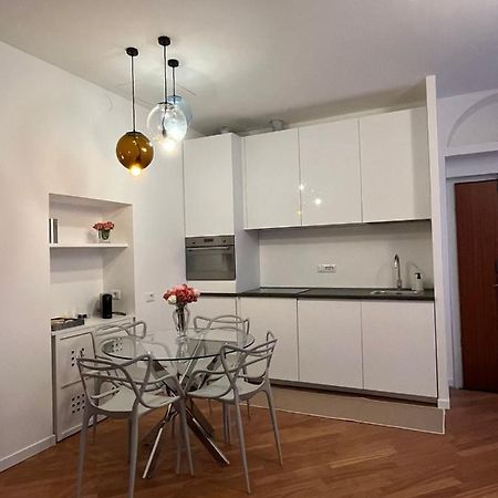 Casa Vercelli Delizioso Bilocale Moderno Nella Vecchia Milano Kültér fotó