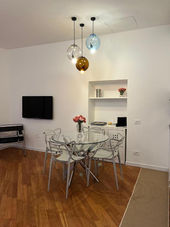 Casa Vercelli Delizioso Bilocale Moderno Nella Vecchia Milano Kültér fotó