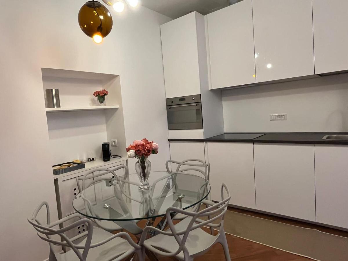 Casa Vercelli Delizioso Bilocale Moderno Nella Vecchia Milano Kültér fotó