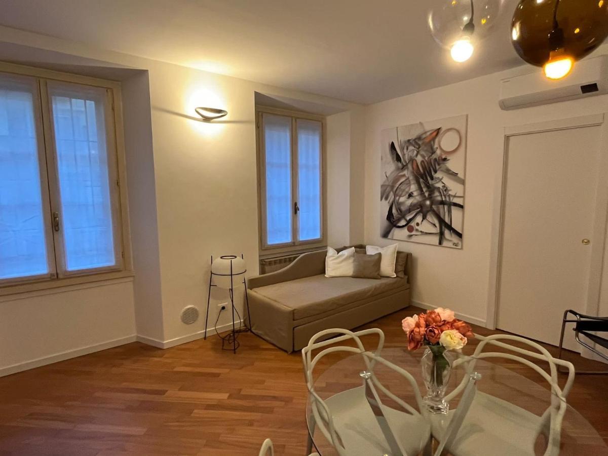 Casa Vercelli Delizioso Bilocale Moderno Nella Vecchia Milano Kültér fotó