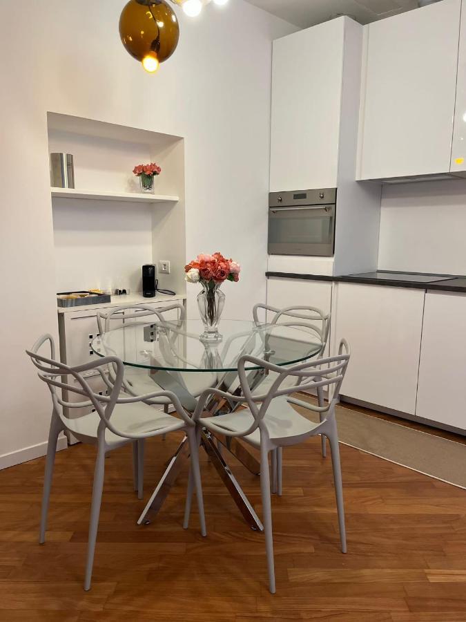 Casa Vercelli Delizioso Bilocale Moderno Nella Vecchia Milano Kültér fotó