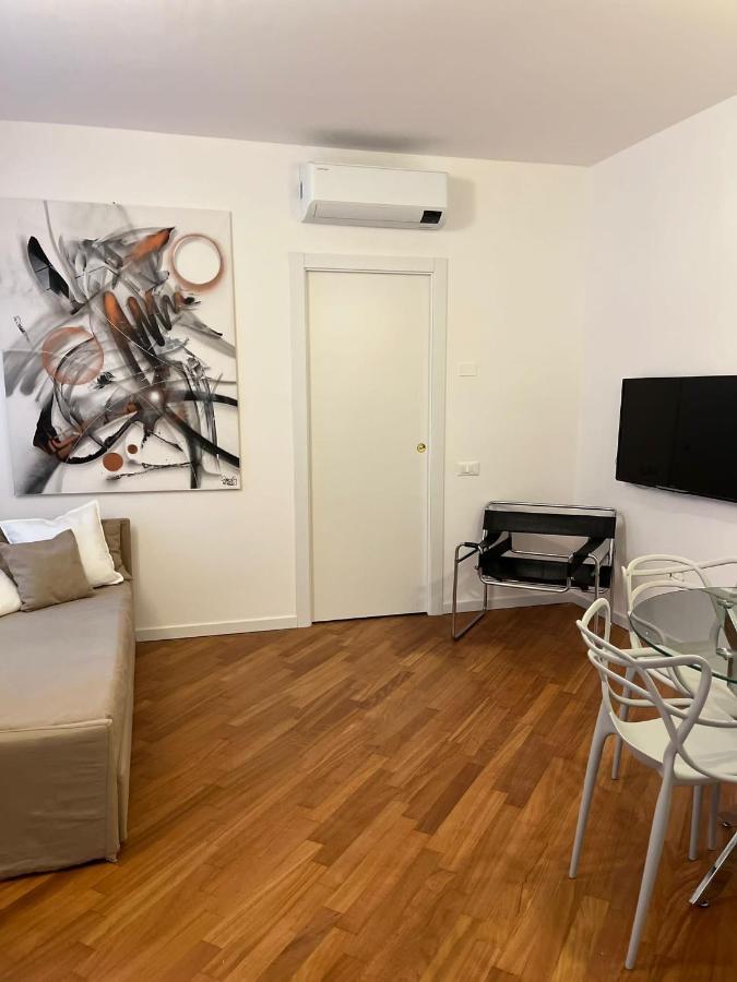 Casa Vercelli Delizioso Bilocale Moderno Nella Vecchia Milano Kültér fotó