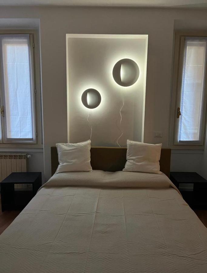 Casa Vercelli Delizioso Bilocale Moderno Nella Vecchia Milano Kültér fotó